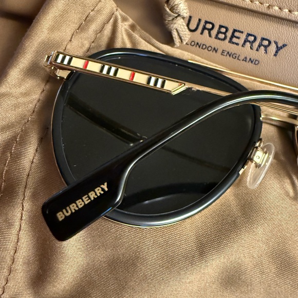 AUTHENTIC BURBERRY AVIATOR SUNGLASSES UNUSED main image 7
